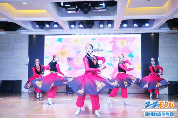 维族舞蹈《送你一朵玫瑰花》 维族舞蹈《送你一朵玫瑰花》