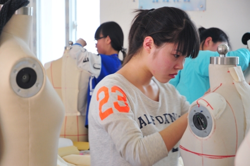 科工学子稳定发挥 优异成绩谢幕全市服装技能大赛