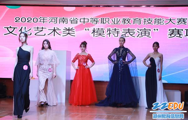 “模特表演”比赛 “模特表演”比赛