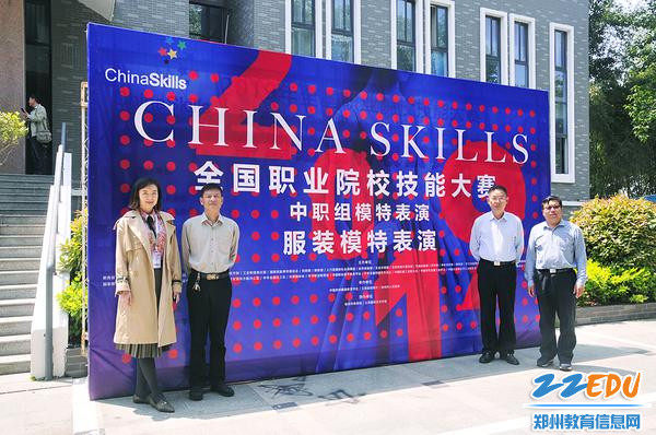 市教育局、学校领导看望慰问备赛师生 市教育局、学校领导看望慰问备赛师生