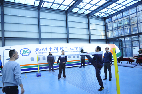 邀请毽球高手展示技艺