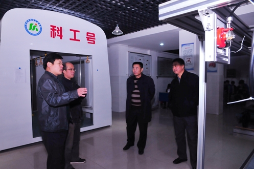 科工学校迎检 推动安全管理成为学校工作的新常态