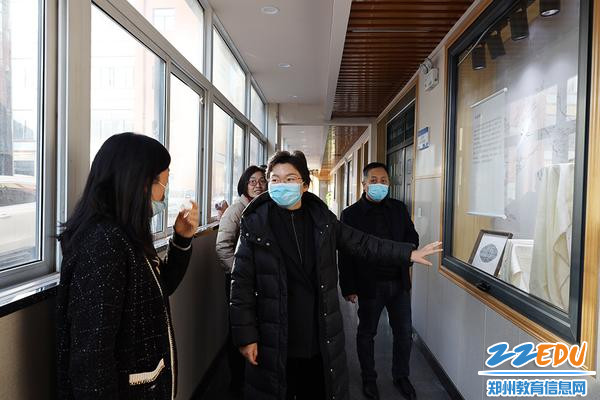 郑州市教育局职成教处副处长钟海云来校指导 郑州市教育局职成教处副处长钟海云来校指导
