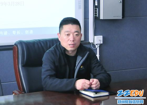 学校教务处主任张发庆讲话