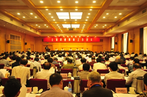 郑州科工参加全省职业教育工作会议并作典型发言