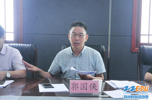河南省教科院院长、党支部书记郭国侠进行课题点评 河南省教科院院长、党支部书记郭国侠进行课题点评