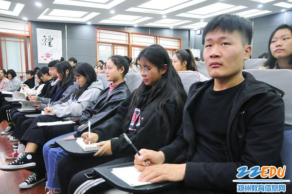 同学们认真听讲 同学们认真听讲