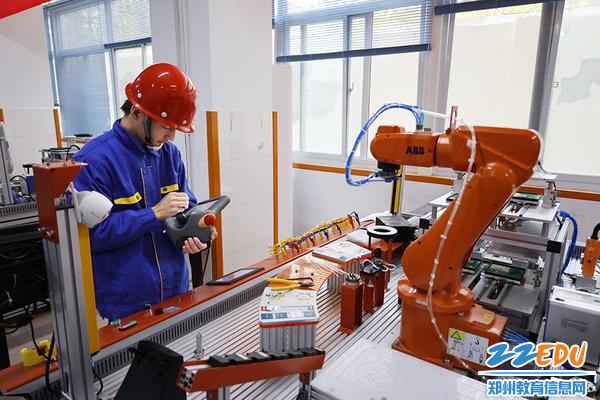 考生认真完成考核 考生认真完成考核