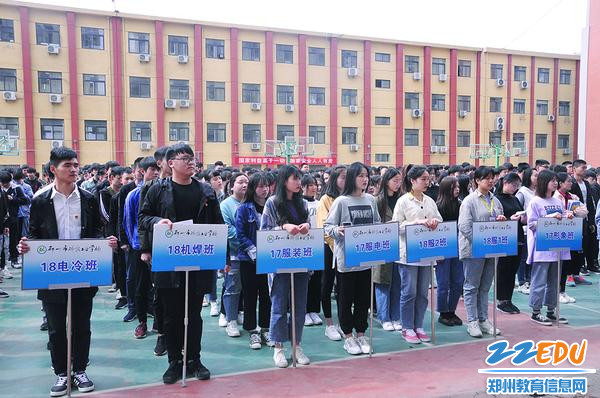 师生认真听讲 师生认真听讲
